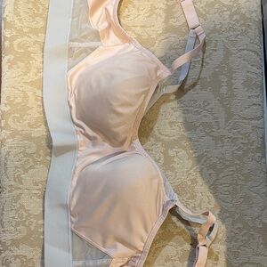 Natori Light Pink and White Bra